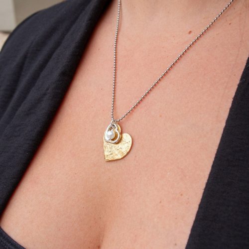 Cayenne gold heart and pearl charm necklace black